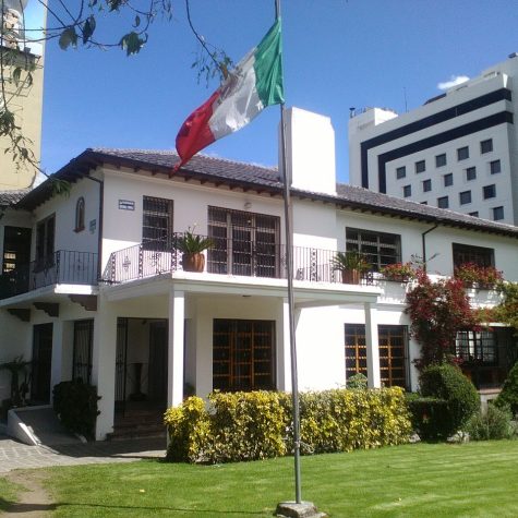 Ecuador: las contorsiones de un país que se precipita al vacío